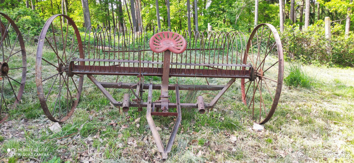 Prodám hrabačku sena za traktor