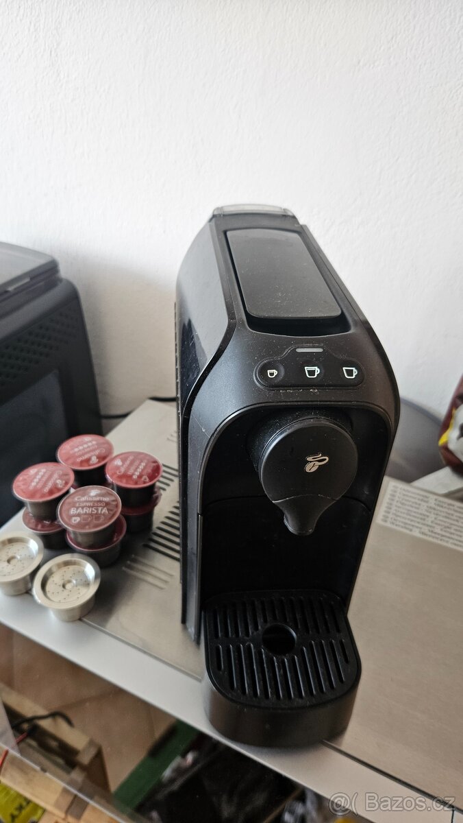 Tchibo Caffisimo easy kapaliny kávovar espresso + kapsle