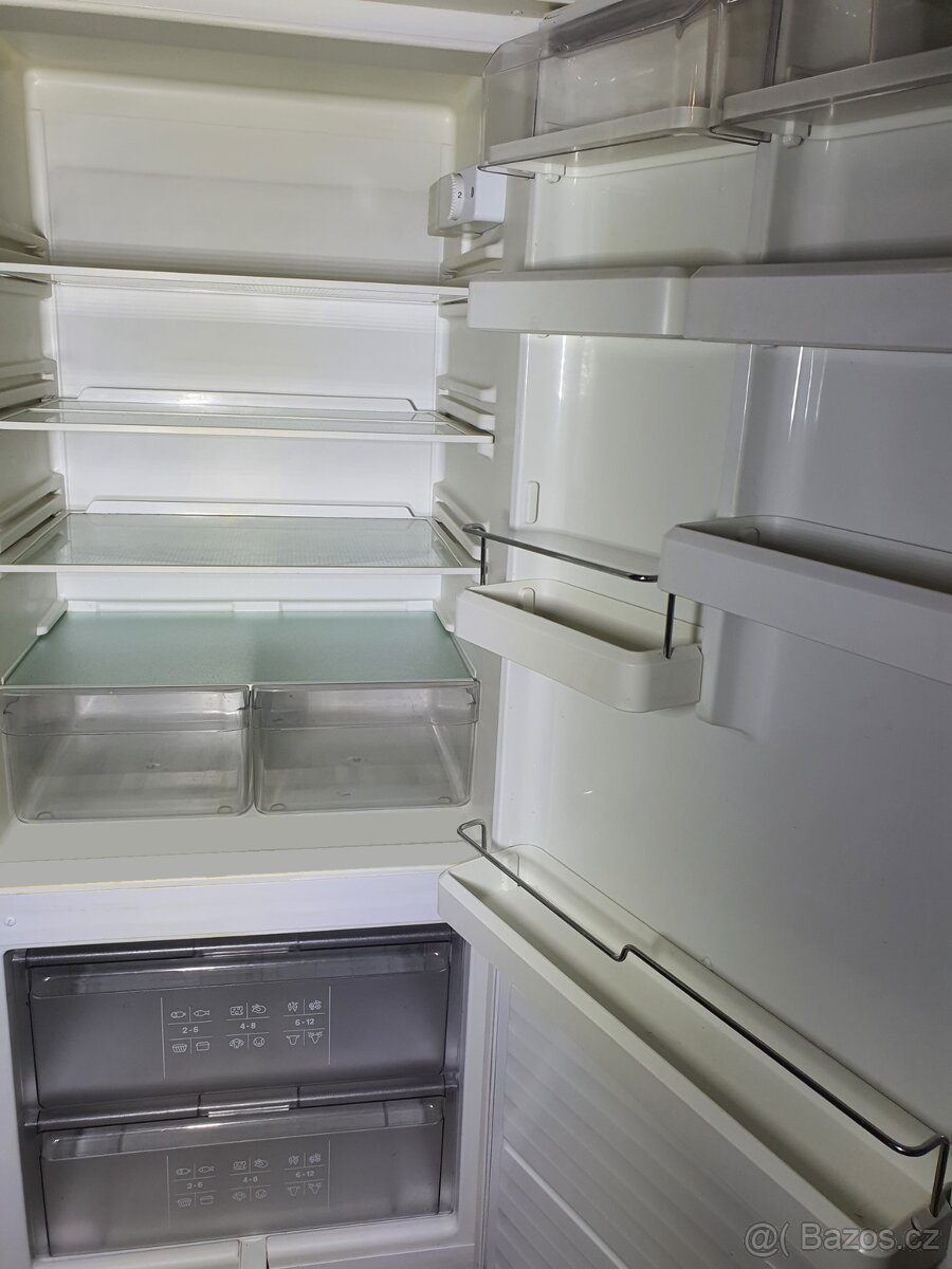 značková lednice BOSCH s mrazákem
