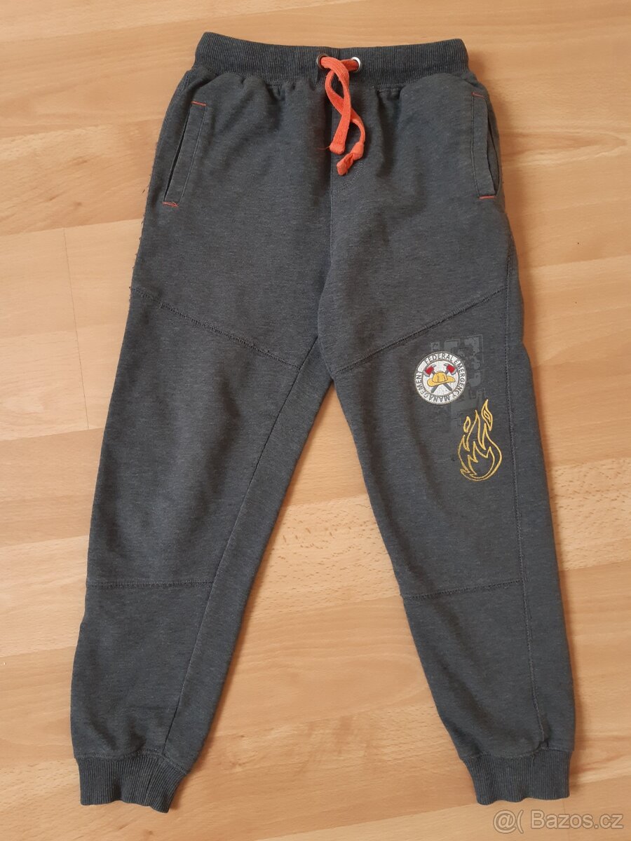 Tepláky zn. Wolf vel. 122
