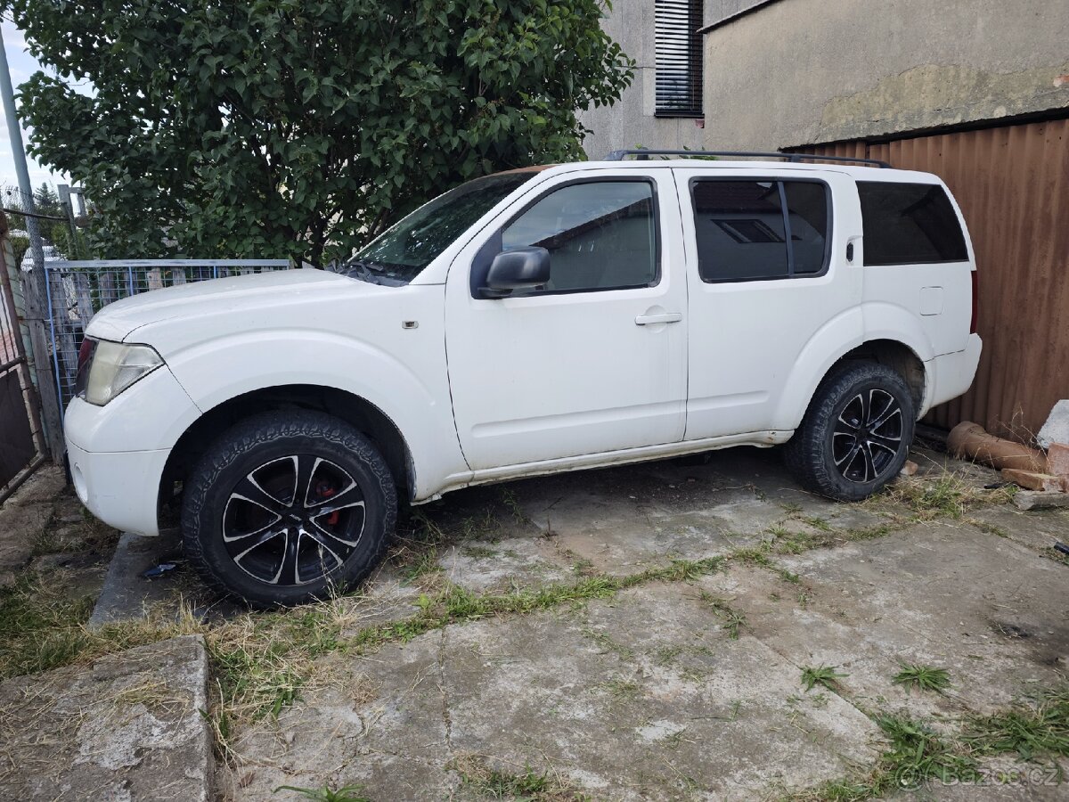 Nissan Pathfinder na dily