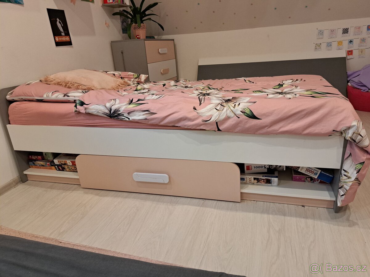 Dětská dívčí postel