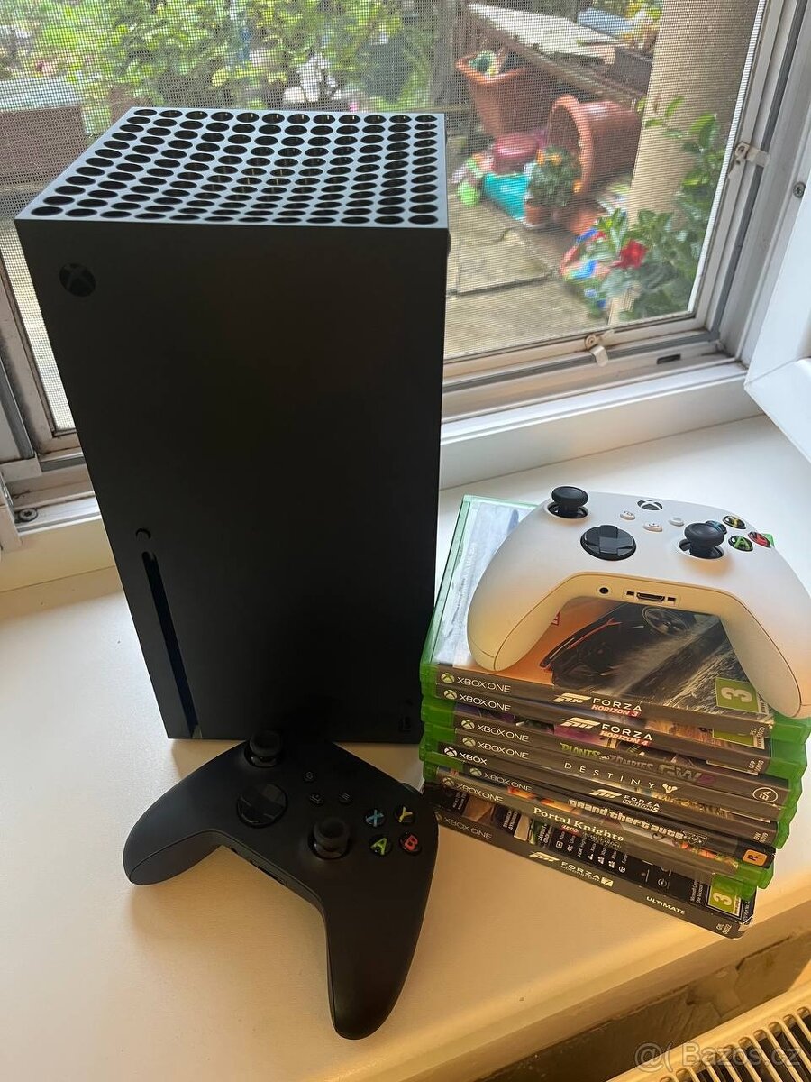XBOX SERIES X + 2 OVLADAČE + HRY