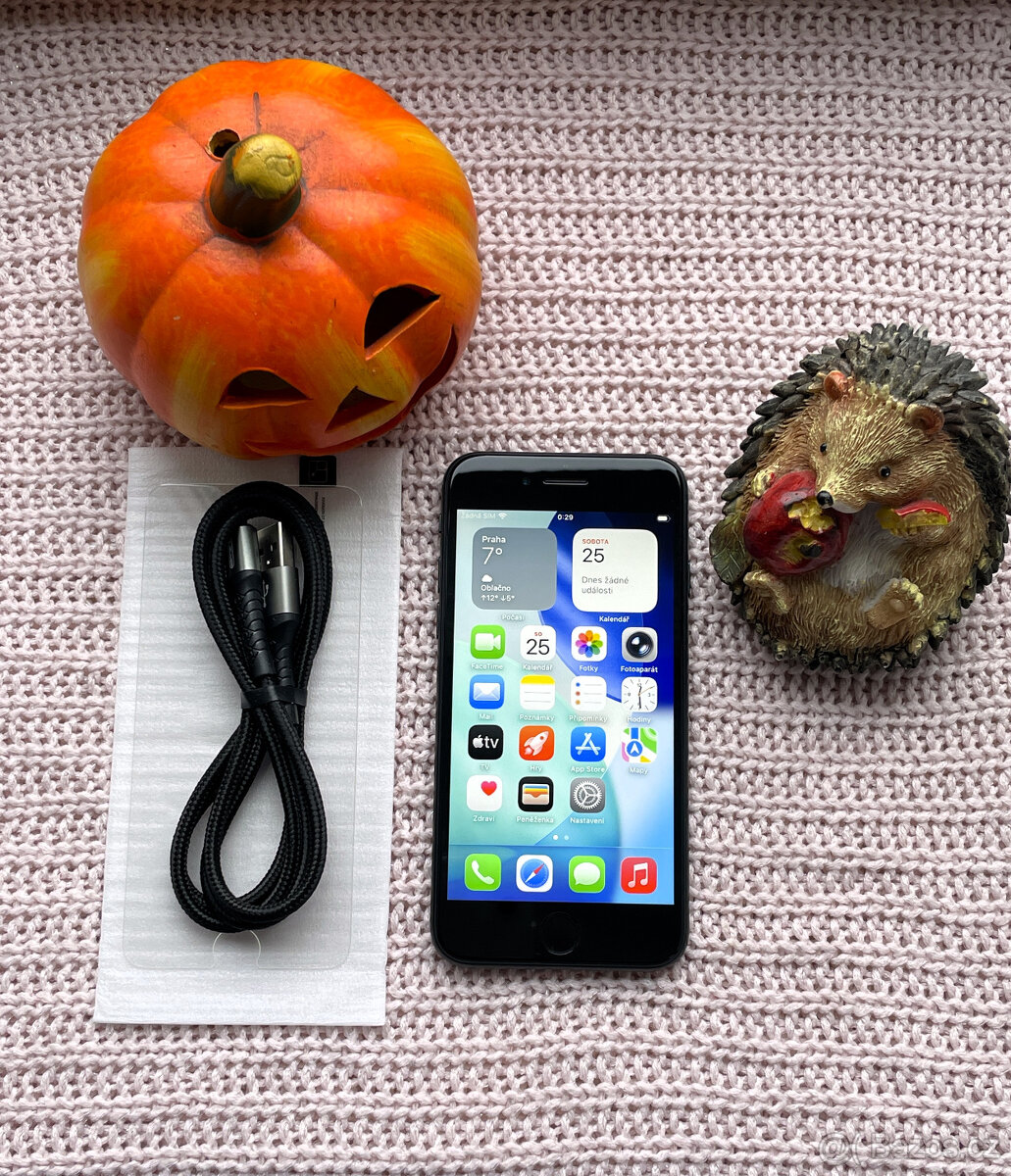 HLEDÁŠ IPHONE? Prodám Apple SE 2020 - 64GB - BLACK - TOP