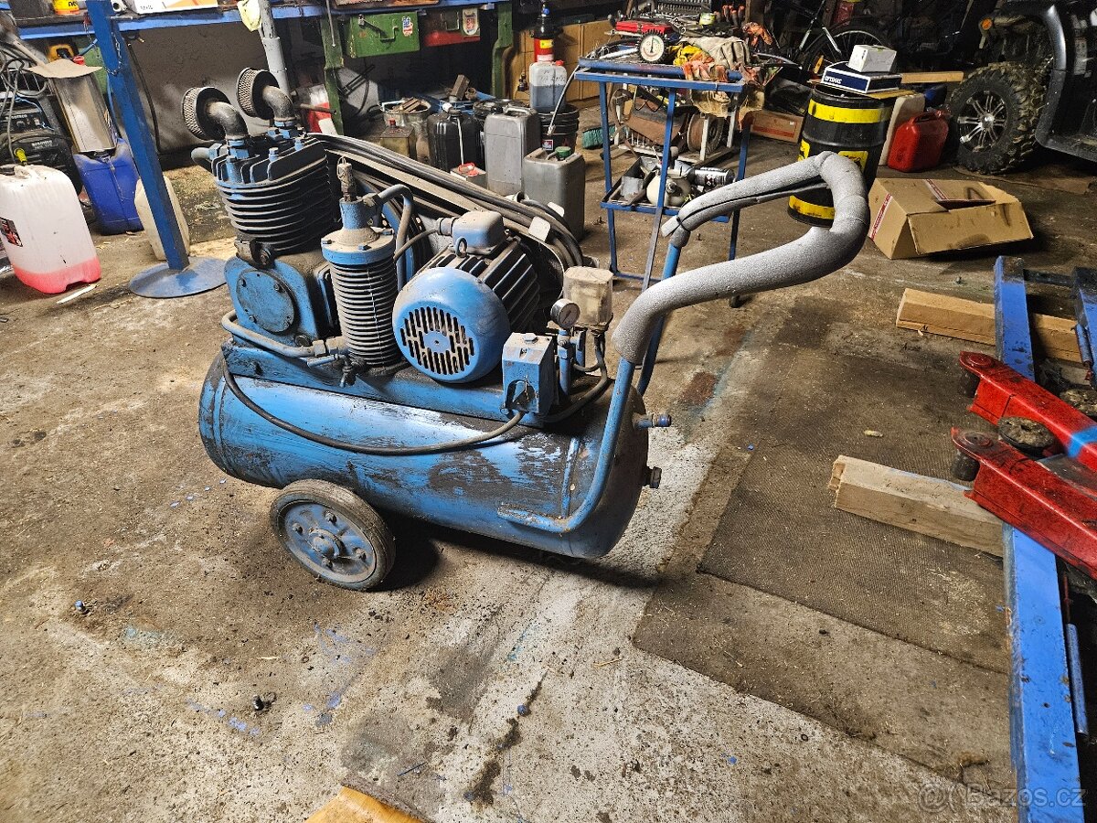 Kompresor olejový dvoupístový