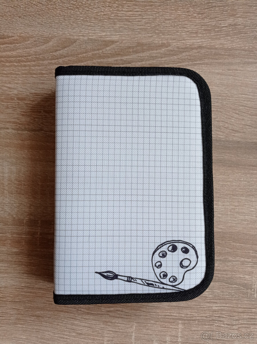 Penál, kyblík na písek, gumové postavičky (Angry birds, aj.)