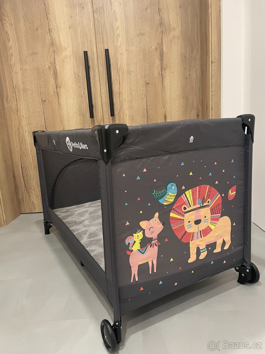 Petite&Mars Cestovní postýlka Koot Lion Grey