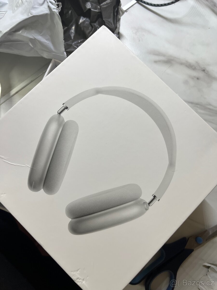 AirPods Max replika, při rychlém jednání sleva
