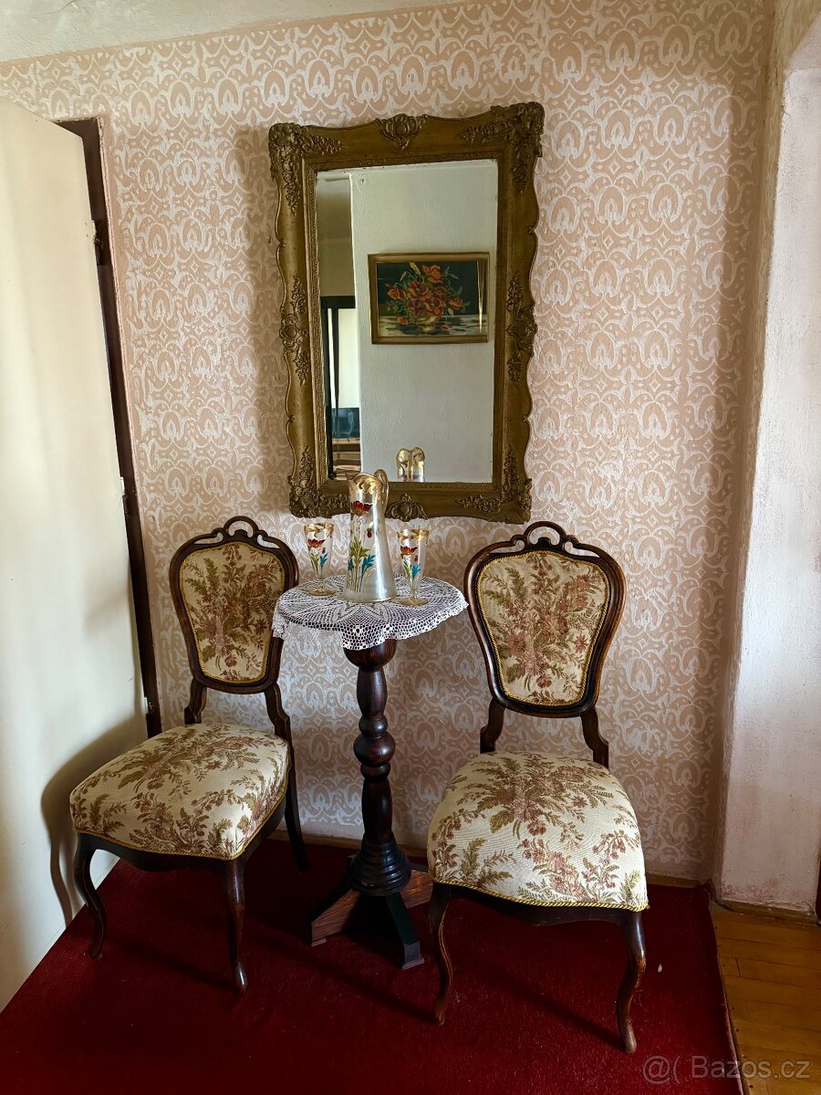 Starožitný nábytek