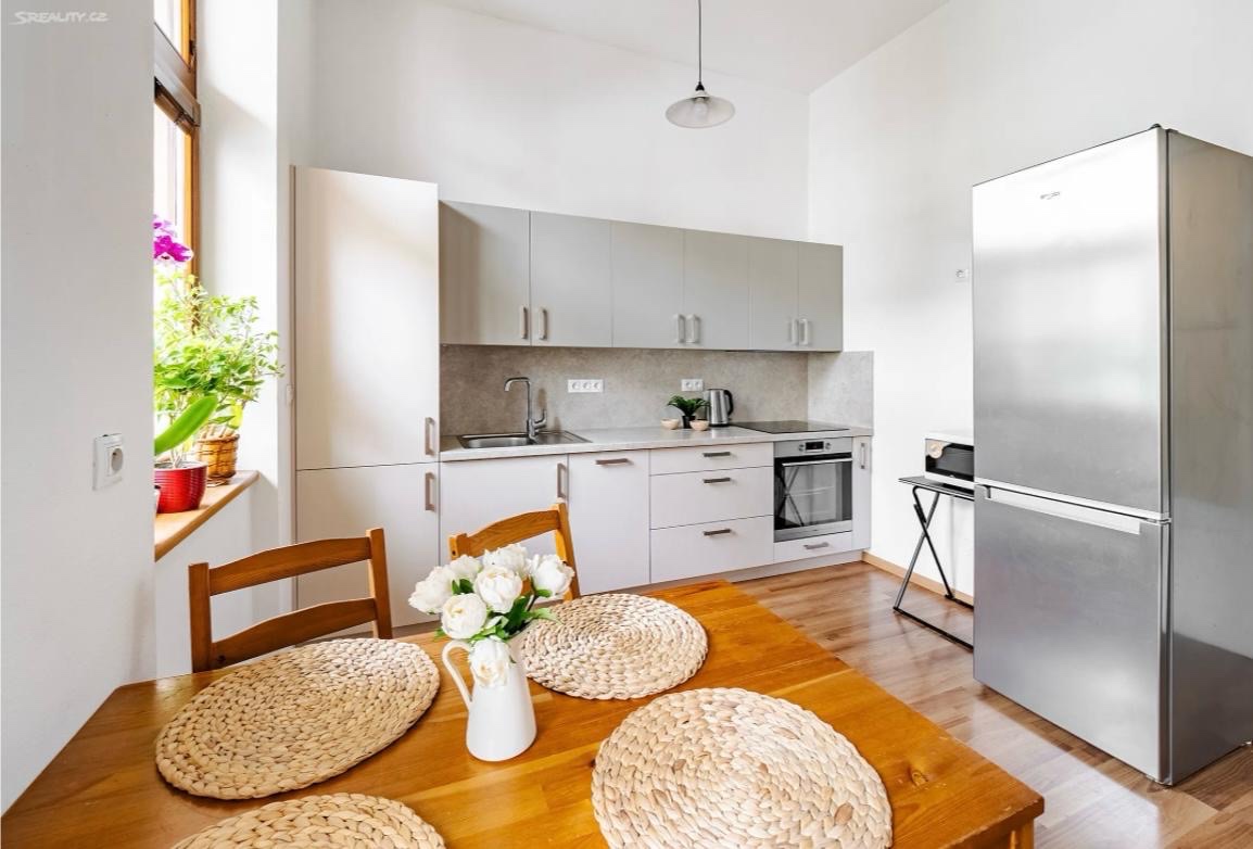 Kuchyň včetně spotřebičů