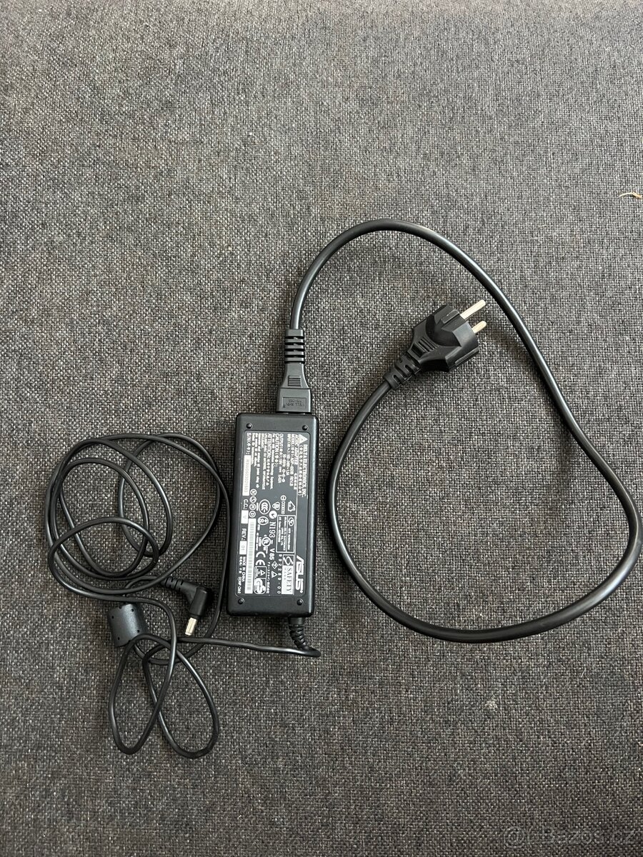 Originální nabíjecí adaptér Asus ADP-65DB