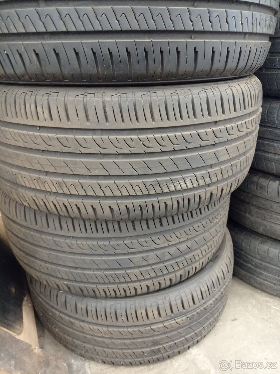 235/45 R18 98 Y XL letní 6-7mm rok výroby 2022/35 týden.