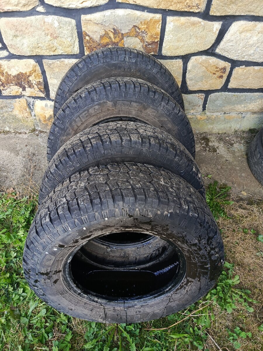 Pneumatiky 245/70R16 111H