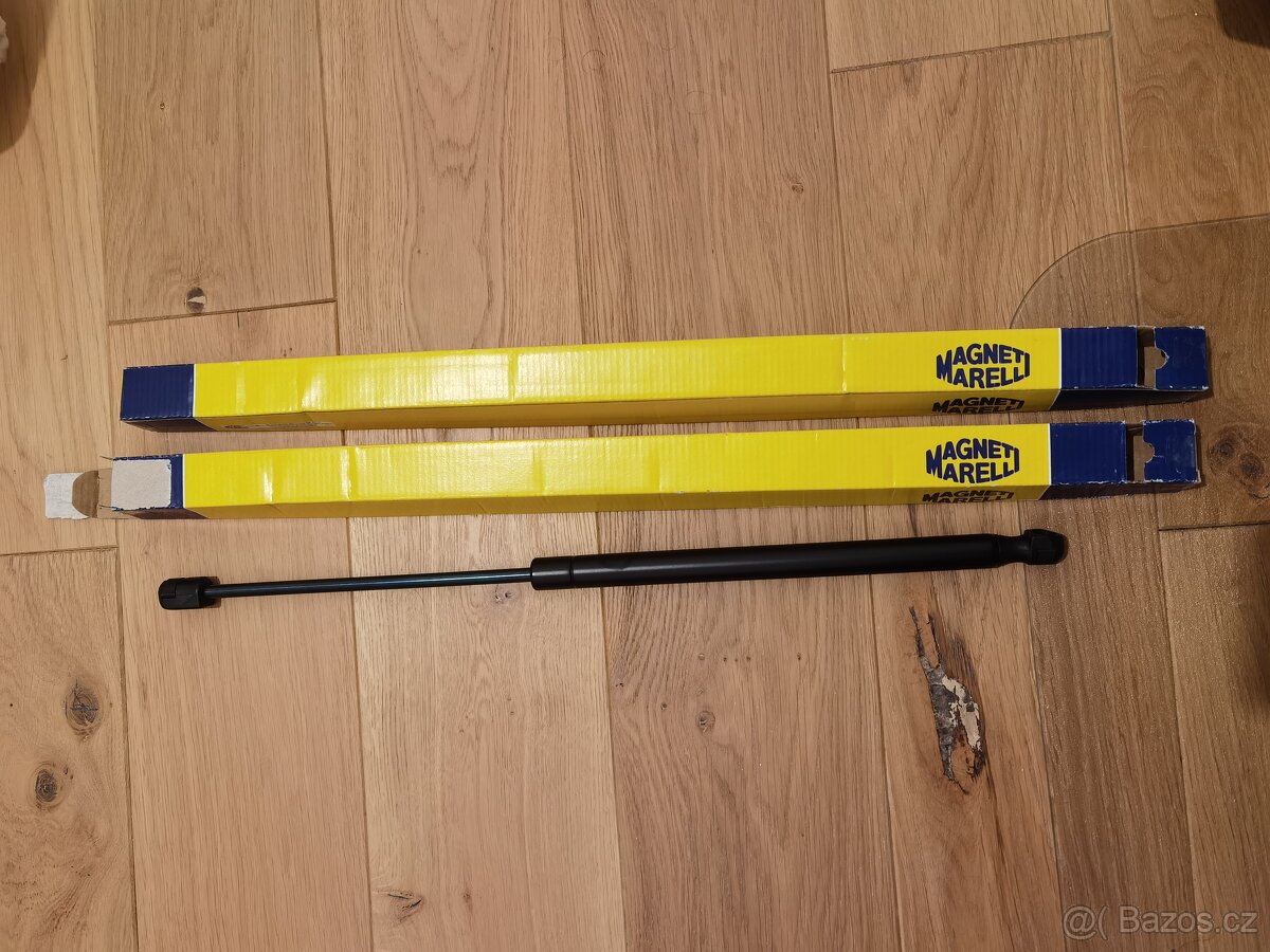 Hydraulicke vzpery na kufor Lancia Thesis