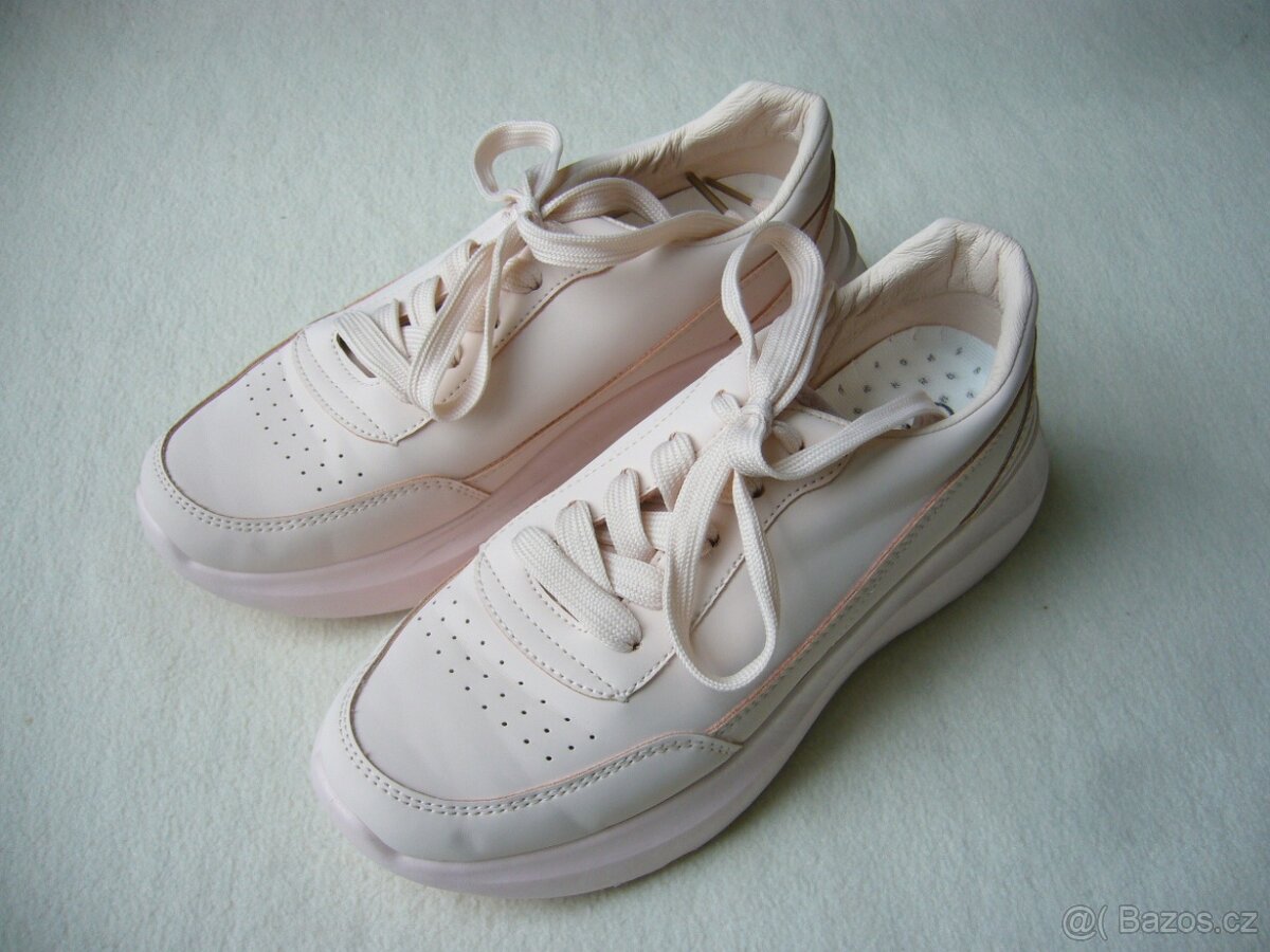 Nove tenisky EU 37