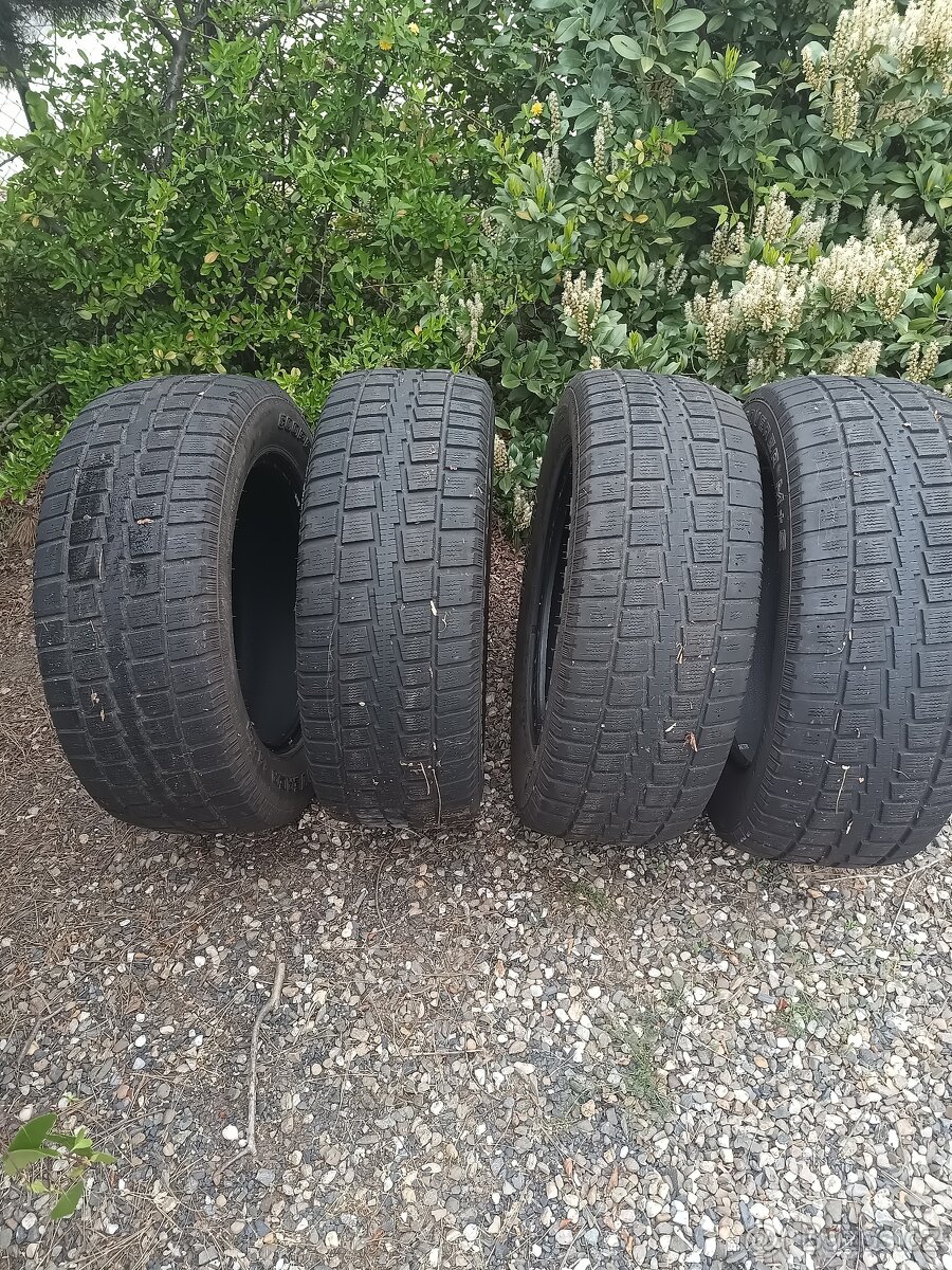 Zimní pneu 275/60R20