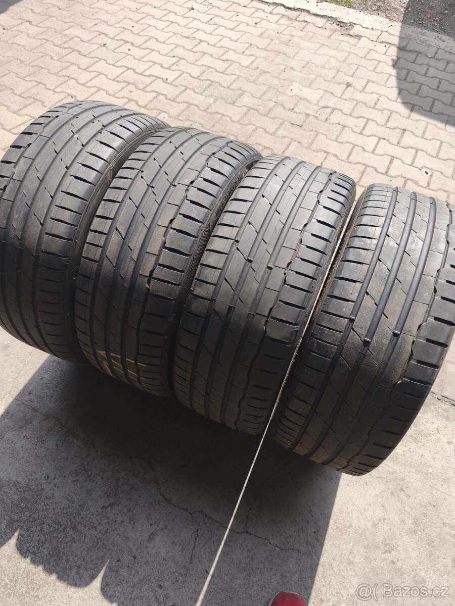 225/45/19