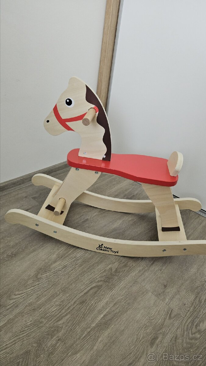 New Classic Toys Dřevěný houpací kůň