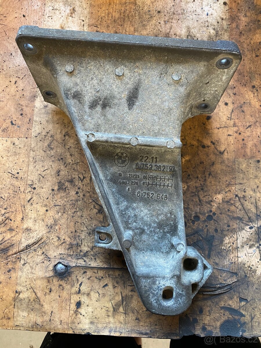Držák motoru e39