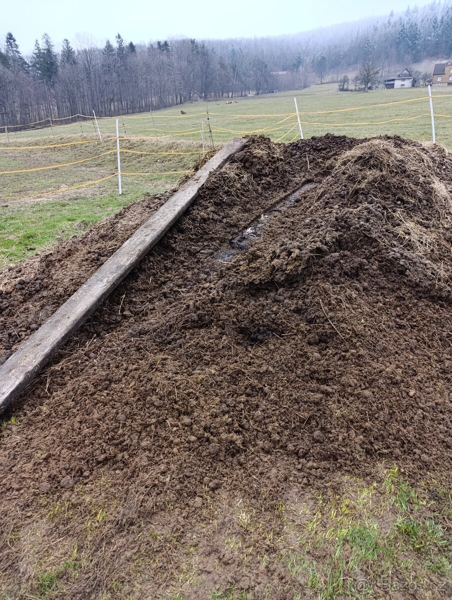 Koňsý hnůj bez příměsi