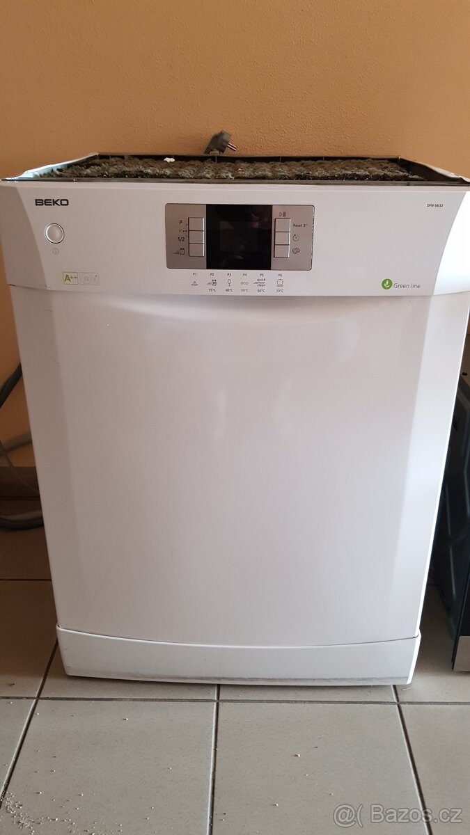 Myčka nádobí Beko DFN 6632 bílá v pěkném stavu,plně funkční