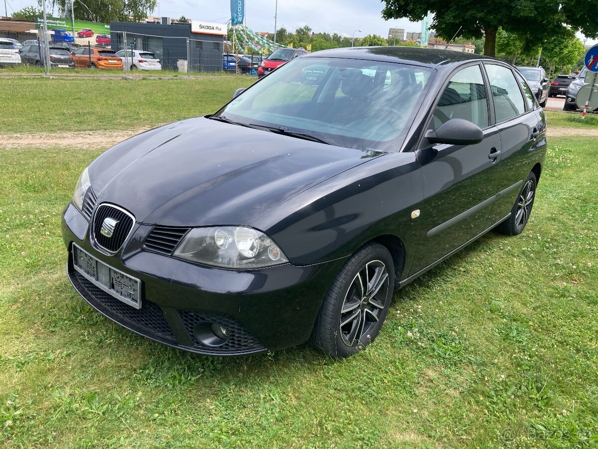 Seat Ibiza 1.4i 16v 63kw bez koroze klima nová stk + me alu