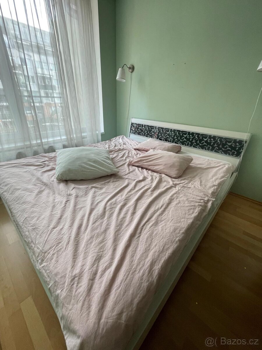 Postel s rošty 180/200 Stav jako nové. Nepoškozené