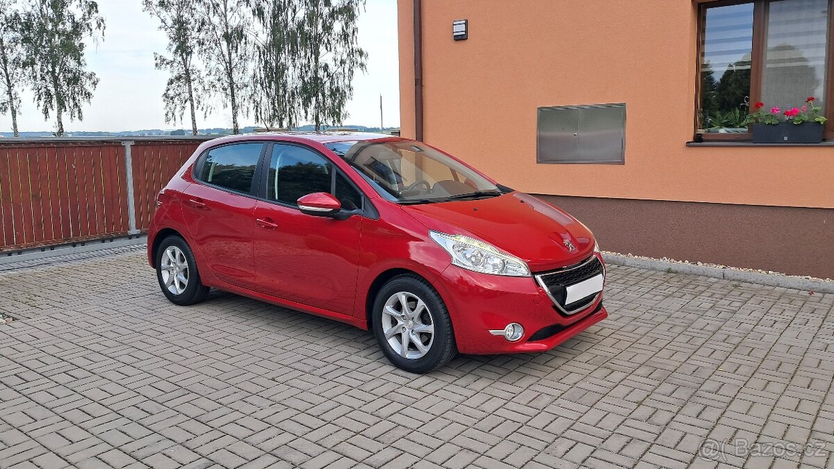 Peugeot 208, 1.2i / najeto 45 000 km 1.Majitel ČR