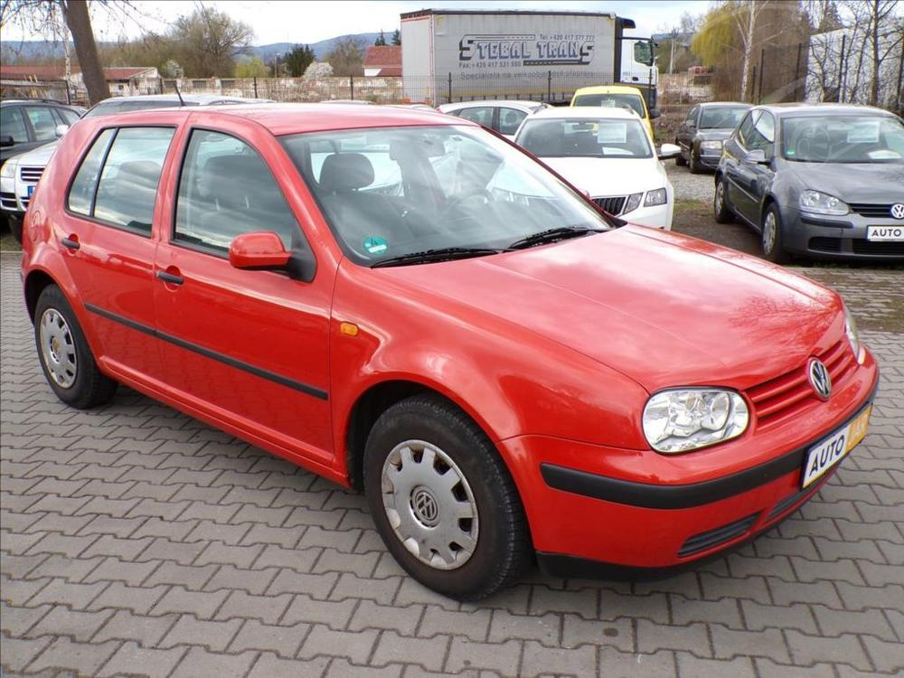Volkswagen Golf 1,6 i AUTOMAT