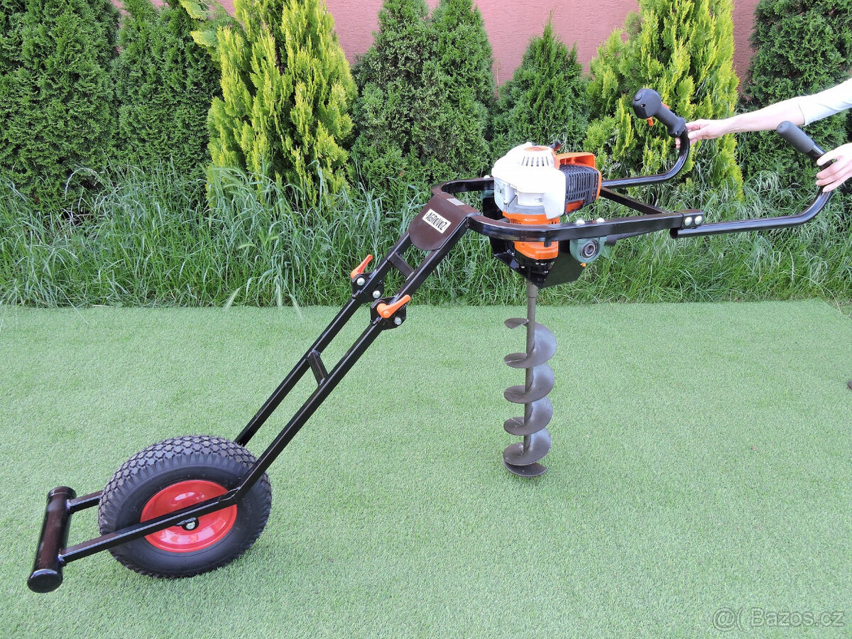 Půdní jamkovač STIHL BT 131 s vrtákem včetně vozíku