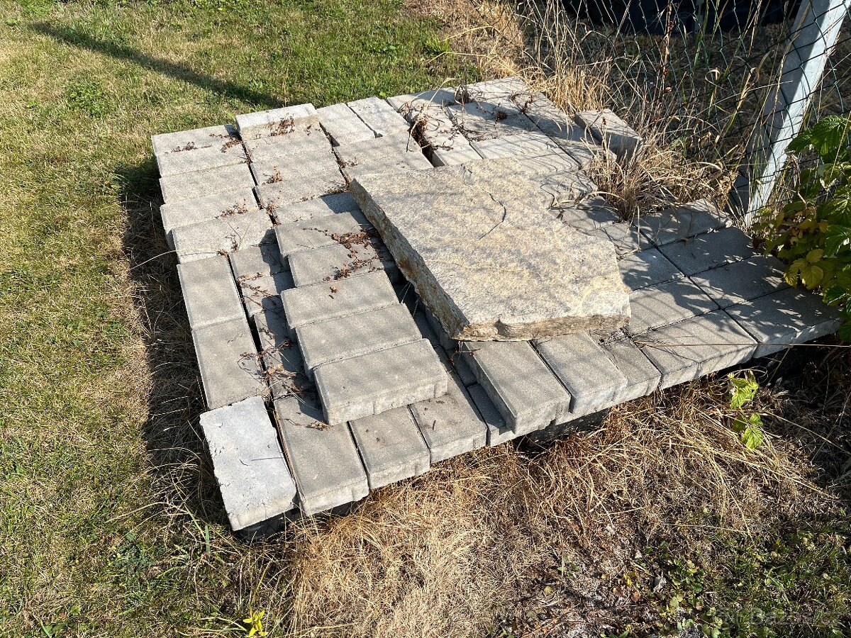 Zdarma za odvoz Zámková dlažba 4cm