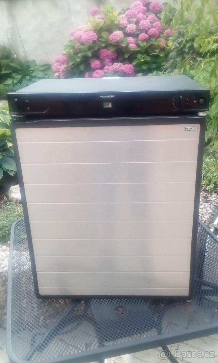 Prodám lednici do karavanu.Dometic.