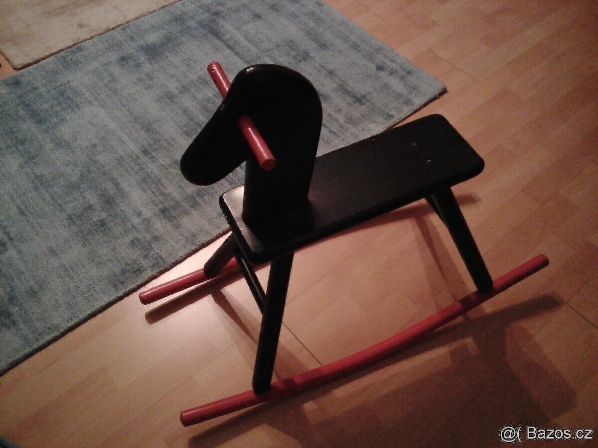 IKEA houpací kůň