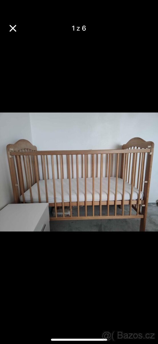 Dětská postylka se sklopnou bočnici