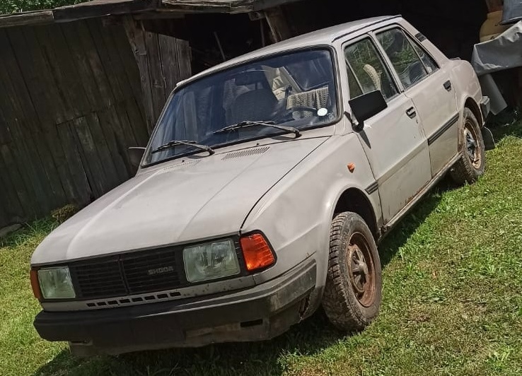 Škoda 120L + různé náhradní díly
