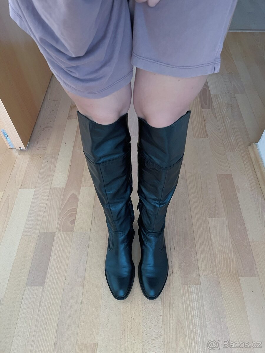 Cerne kozene kozacky nad kolena Geox, vel.38