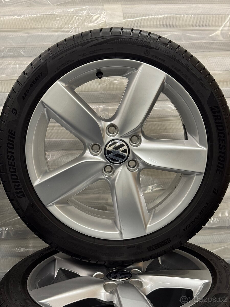 225/45 R17 letní sada VW Golf 6 . Pneu jako nový 