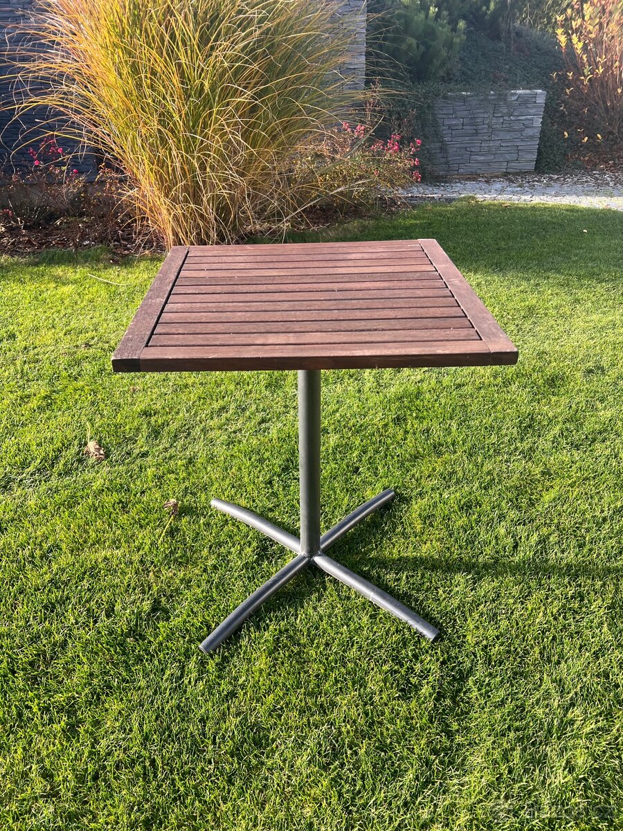 Prodám zahradní stolky