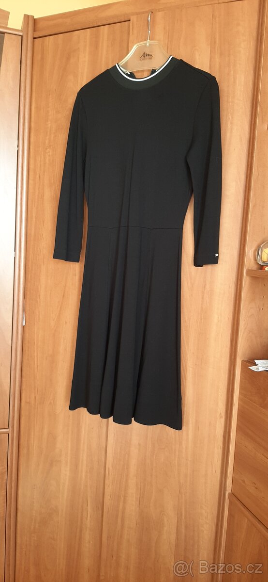 Nové černé šaty Calvin Klein S