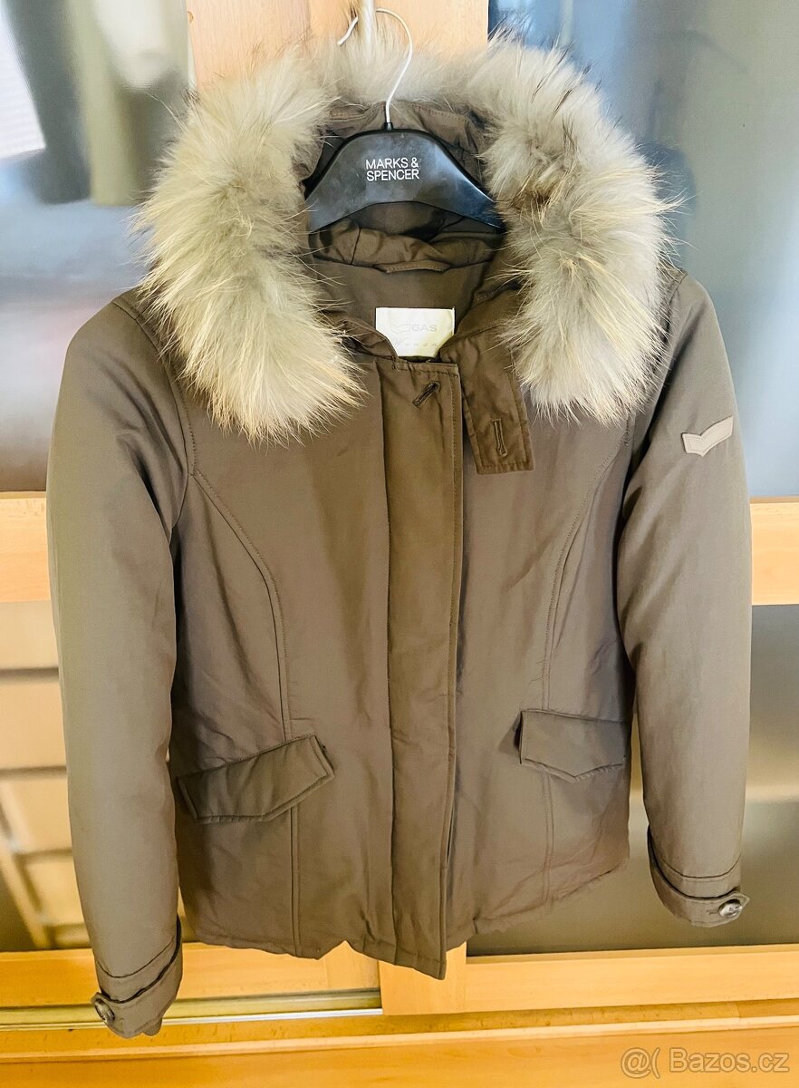 Prodám dámskou péřovou bundu Zn. Gas