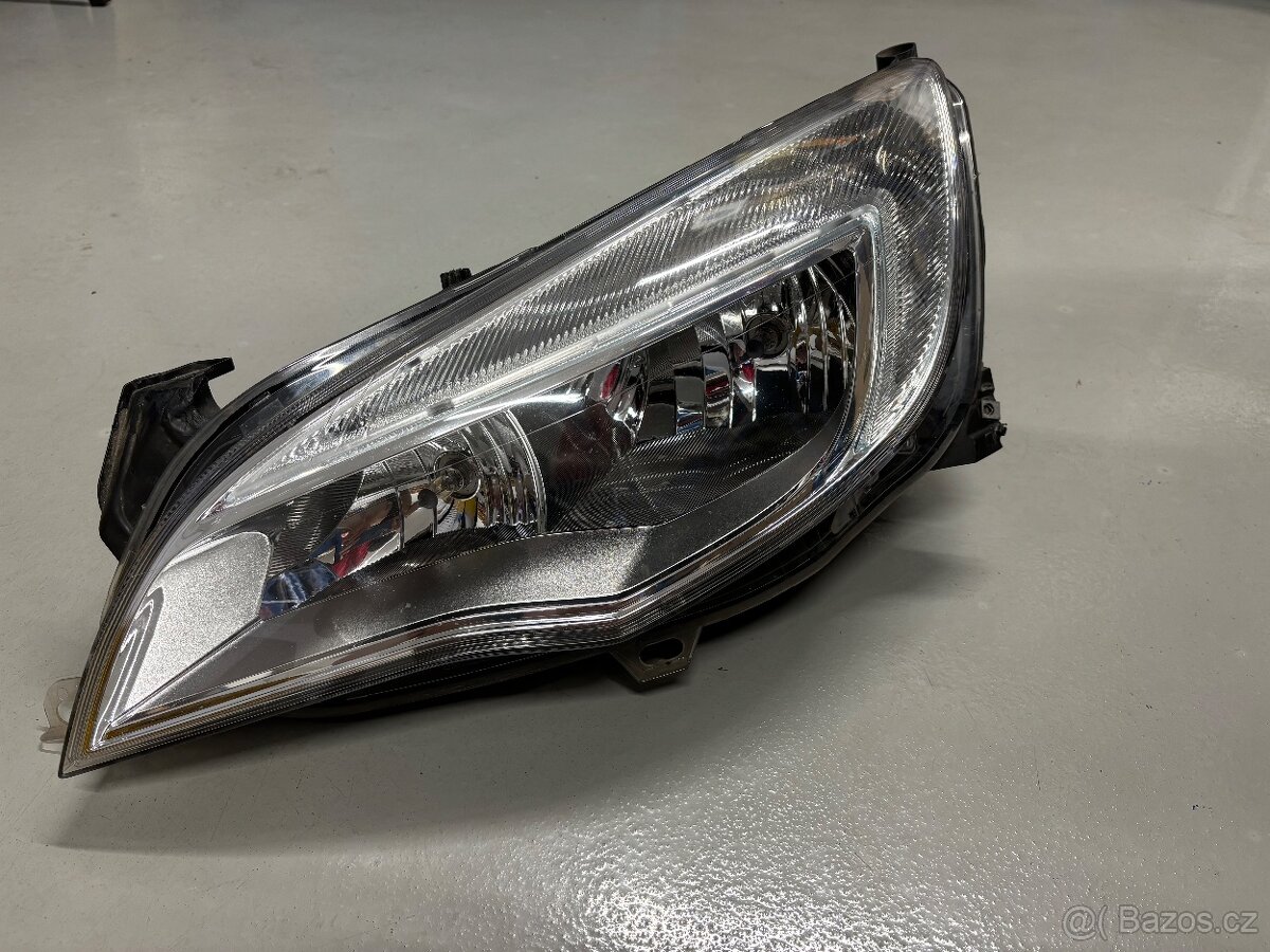Světlomet Opel Astra