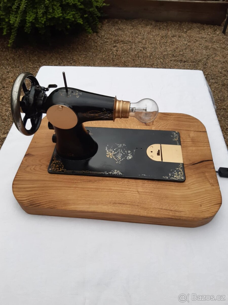 Lampa z šicího stroje