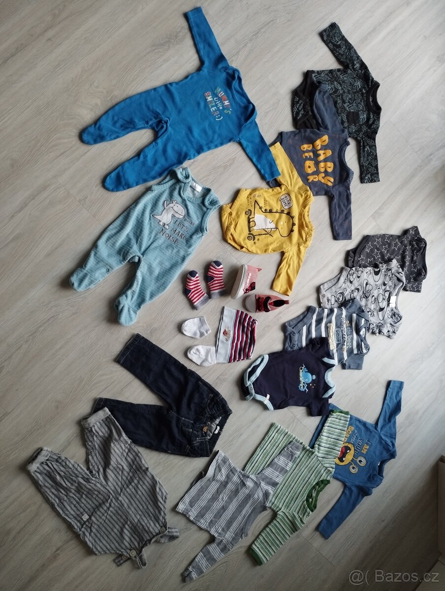 Prodam sadu obleceni pro chlapecka vel. 62 (18 ks)