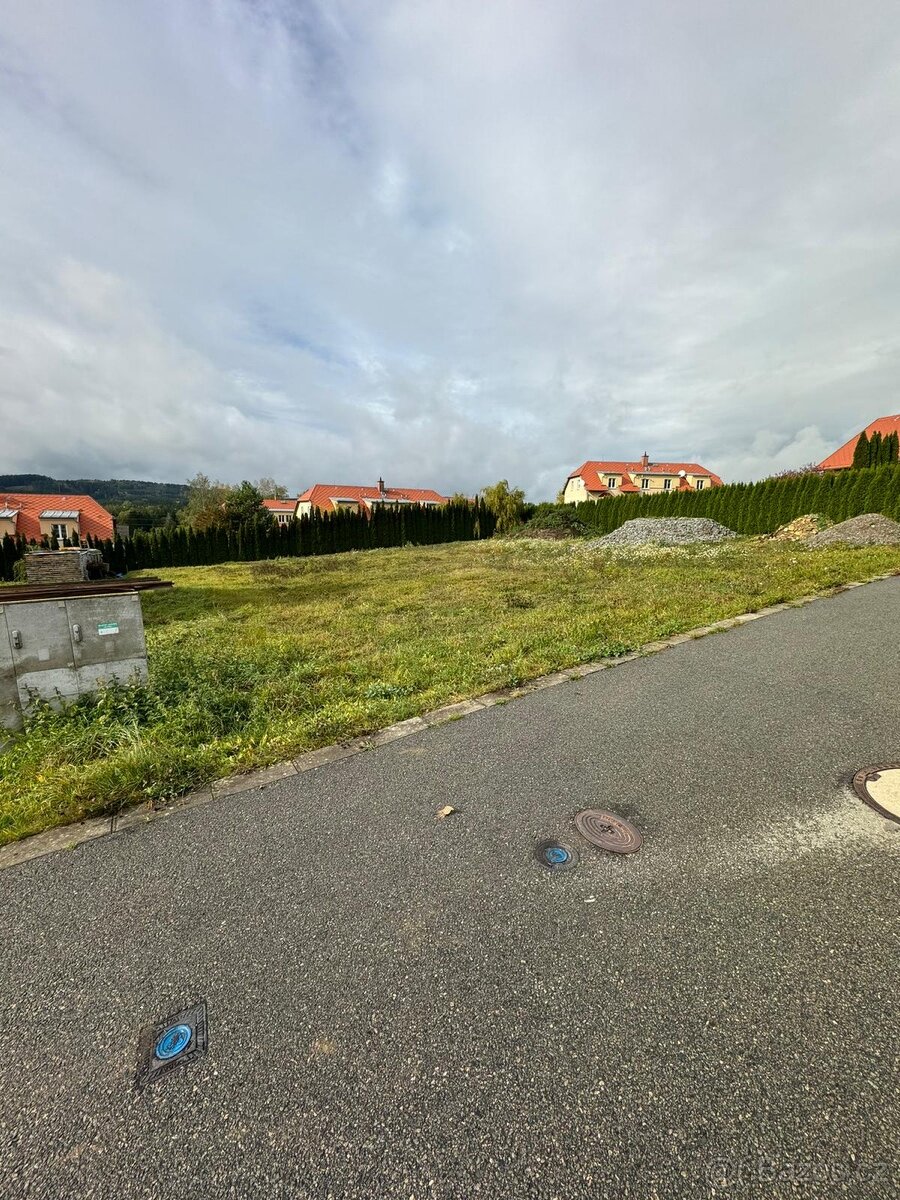 České Libchavy, 1136 m2;Komplet zasíťovány