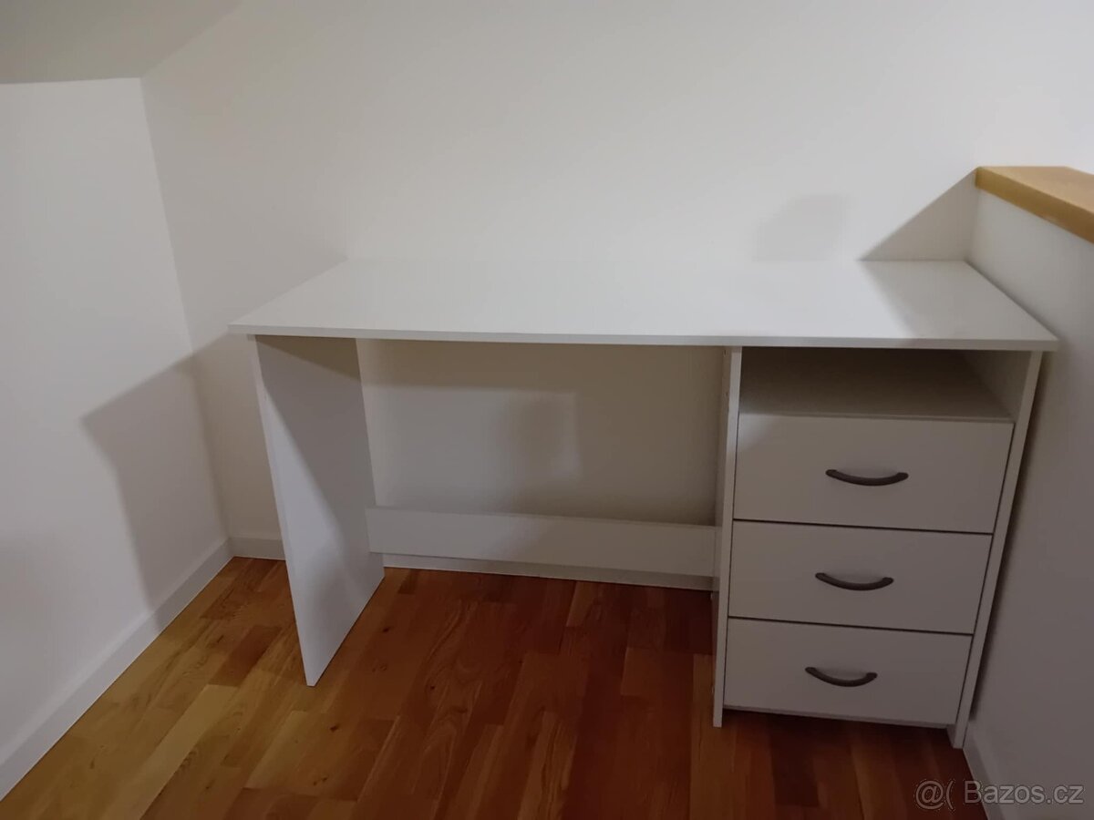 Psací stůl s otočnou židlí