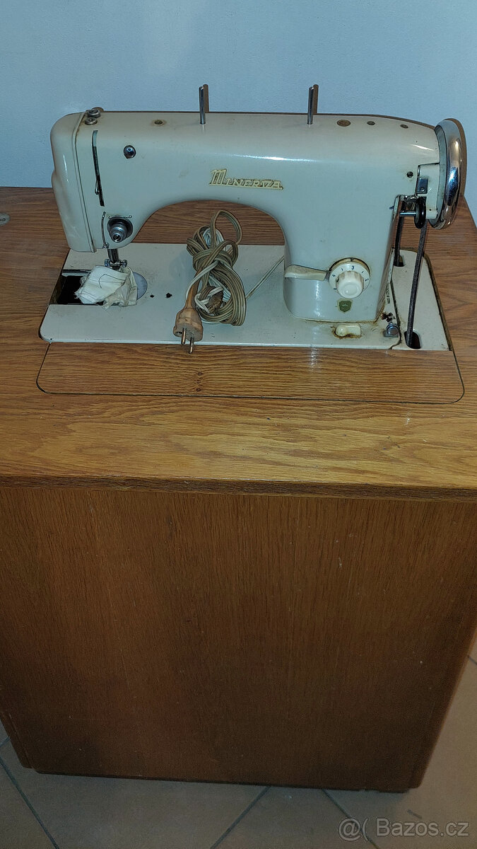 Šicí stroj Minerva, skříň. vč.příslušenství