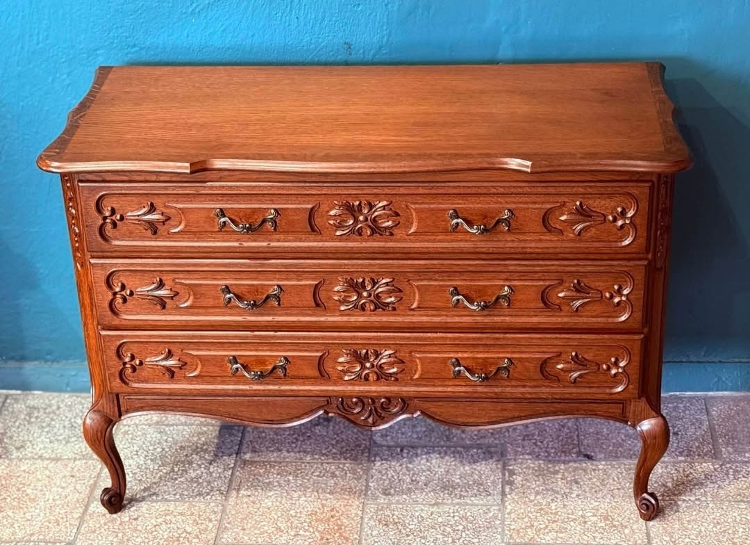 Stará francouzská komoda