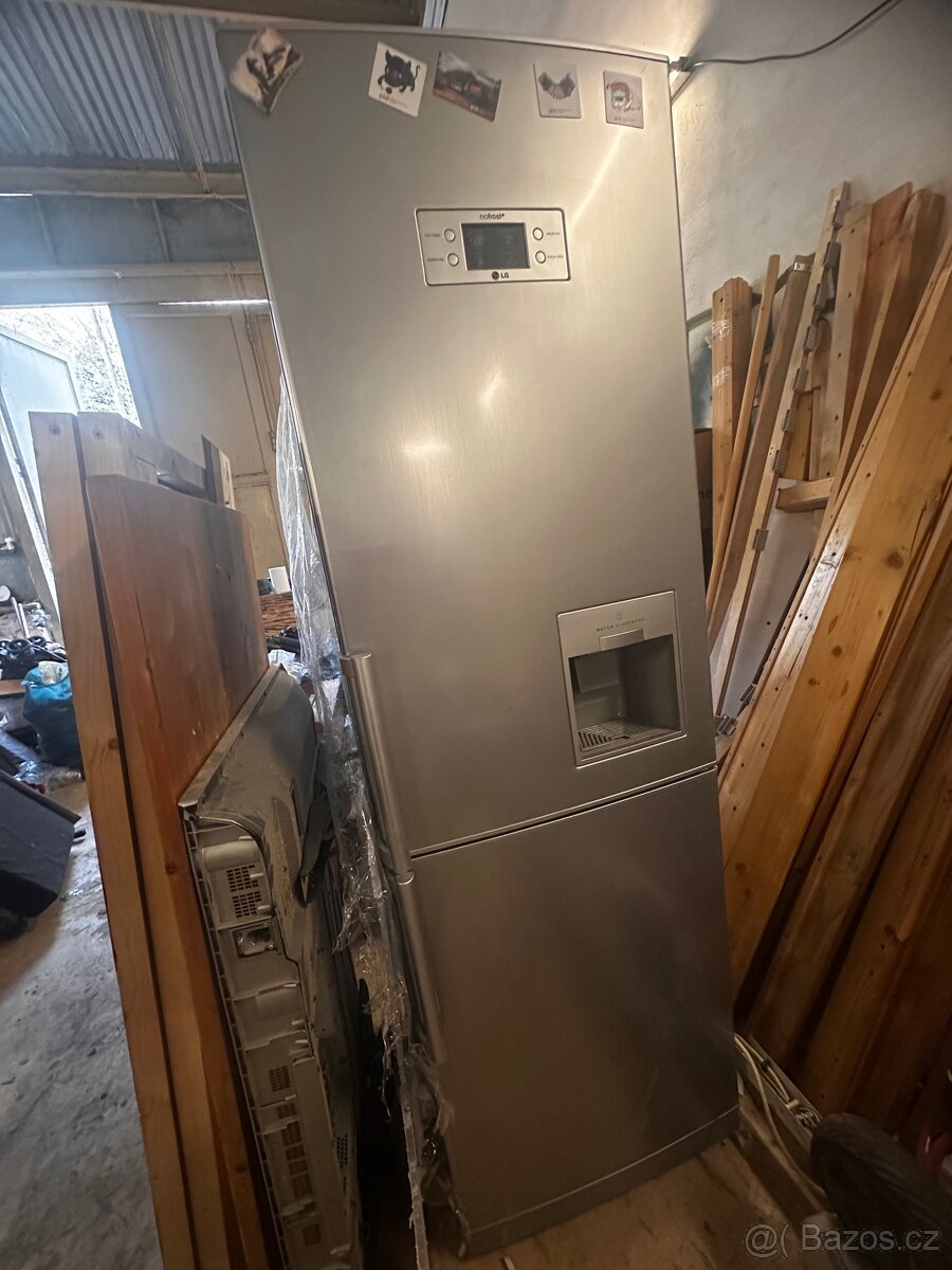 Plne funkcni lednice Lg