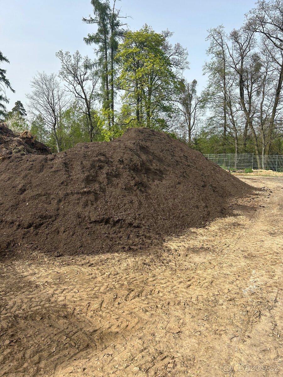 Kompost,hlína ,zemina.