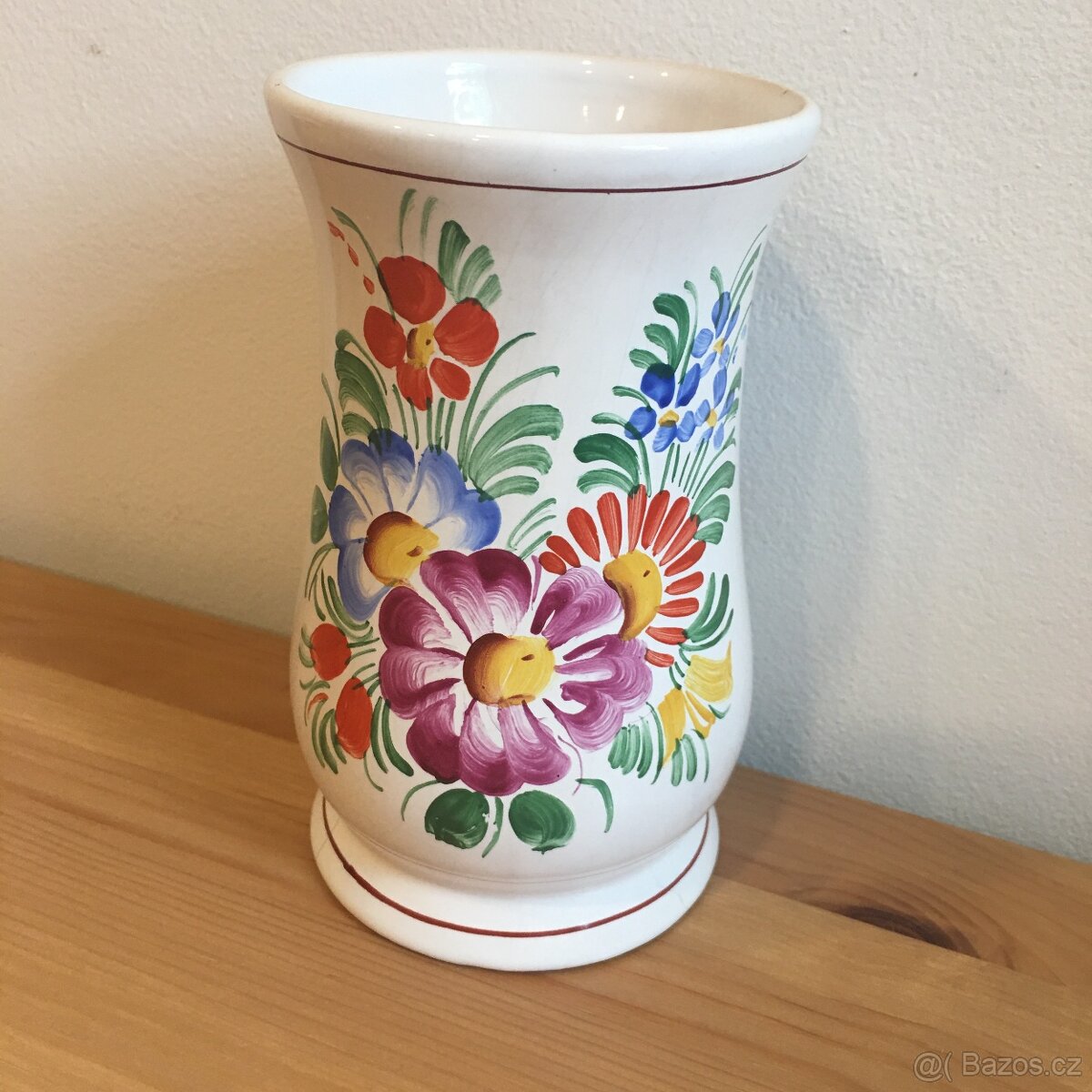 Mala rucne malovana vaza - praskla